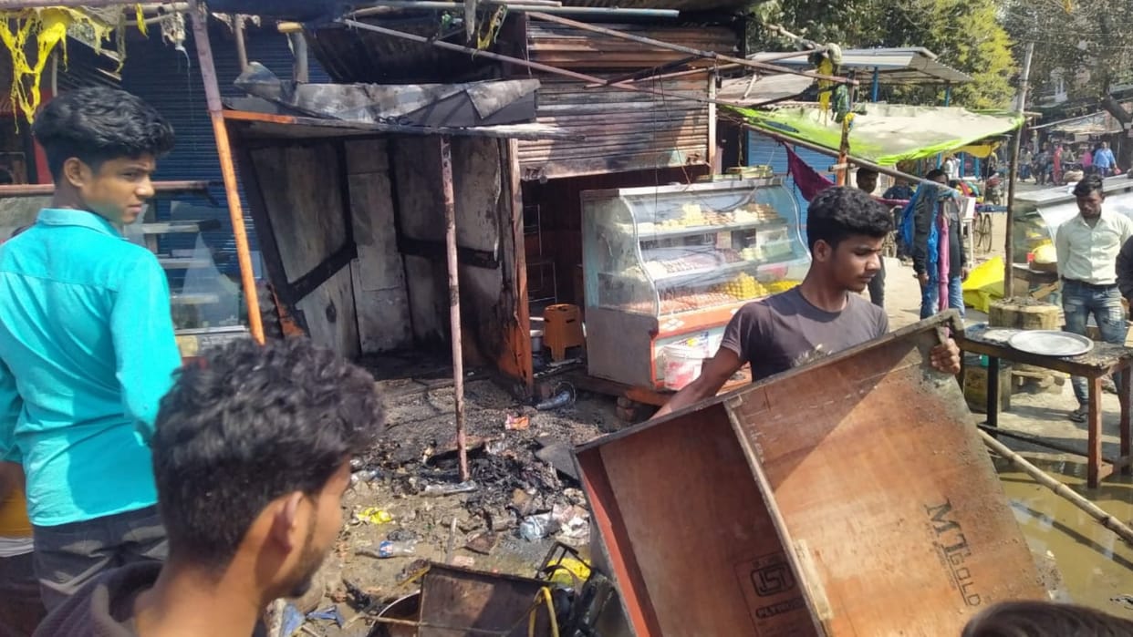Three sweet shops burnt to ashes due to gas cylinder pipe burst