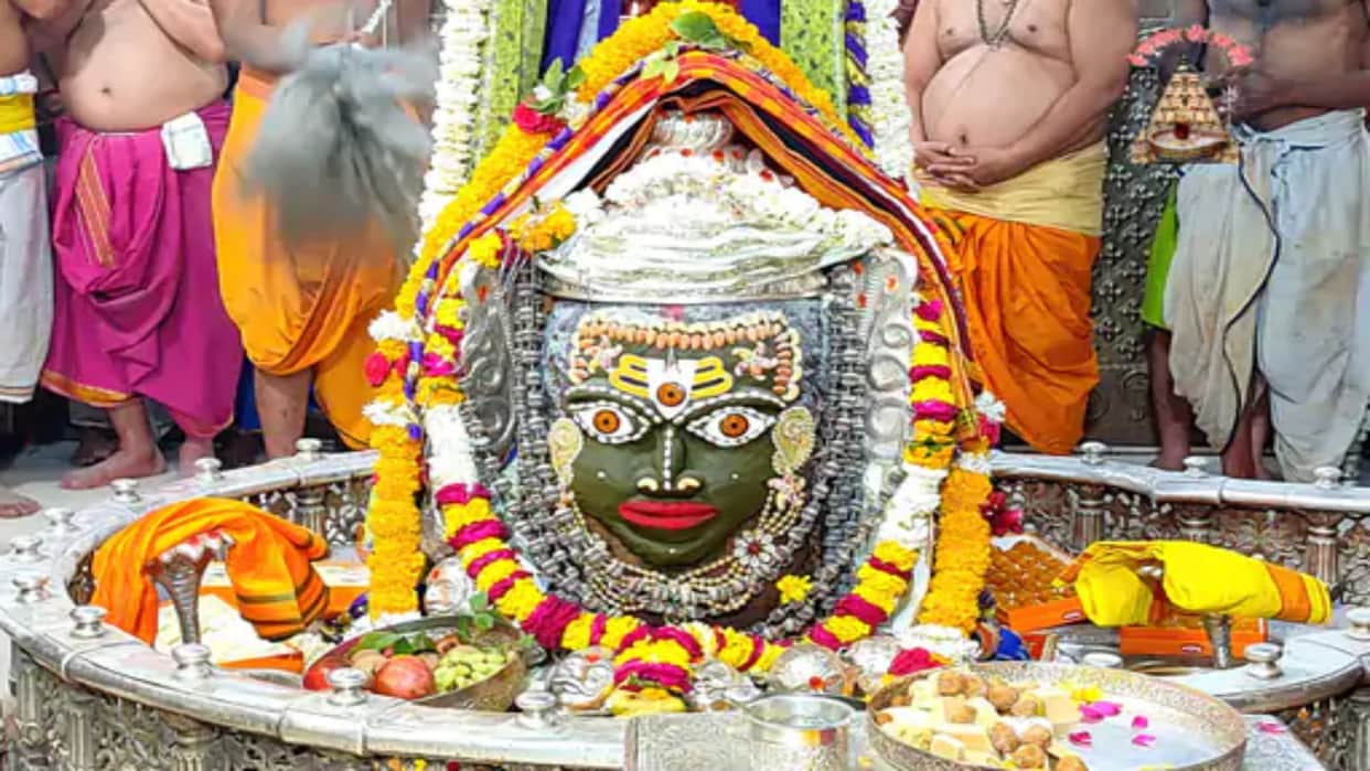 VIP's Mahakal: Till date no FIR has been lodged against the VIPs who visited the temple against the rules.