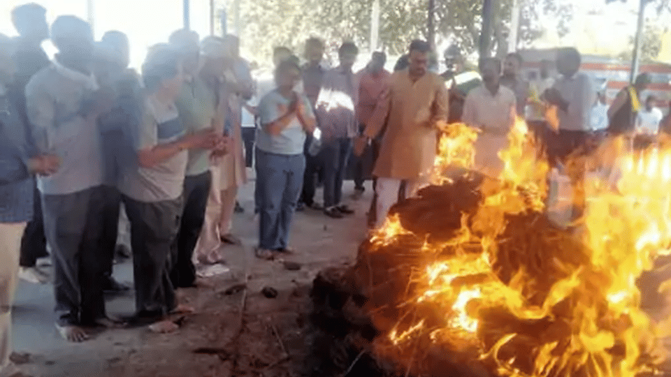 Indore Fire Case Principal died On Fire By Student At Indore College