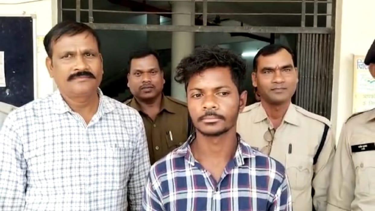 Disclosure of the murder of a young man by hitting an ax in old enmity