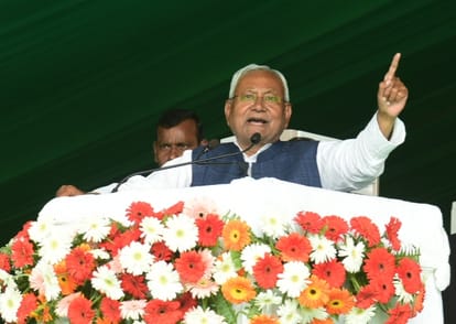 CM Nitish Kumar said to the candidates in the Mahagathbandhan's grand rally - teachers will be reinstated soon