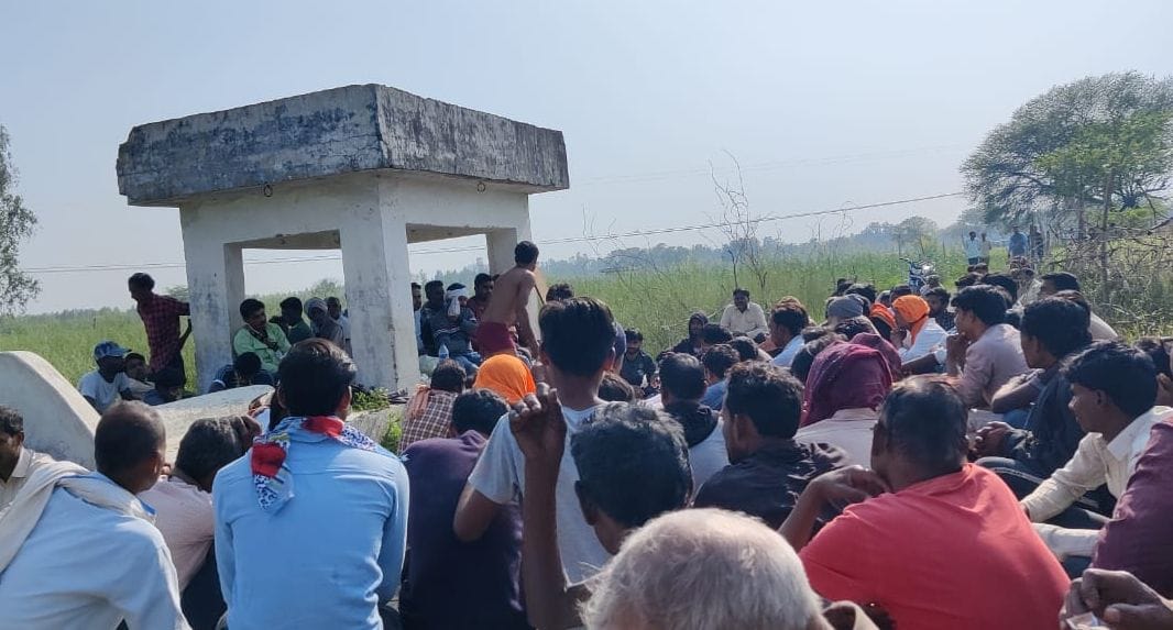 Case of gang rape and murder of girl student in Unnao, last rites of girl students body