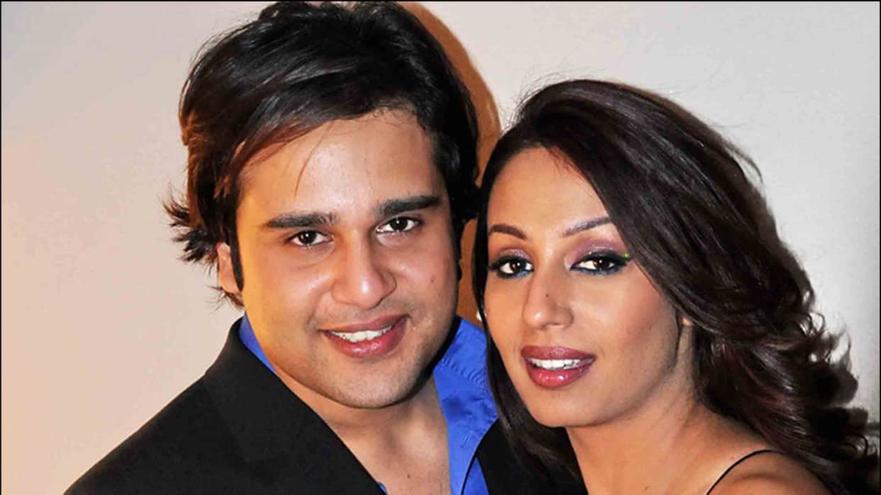 kashmira shah krushna abhishek kissing video goes viral on internet users troll priyanka chahar choudhary