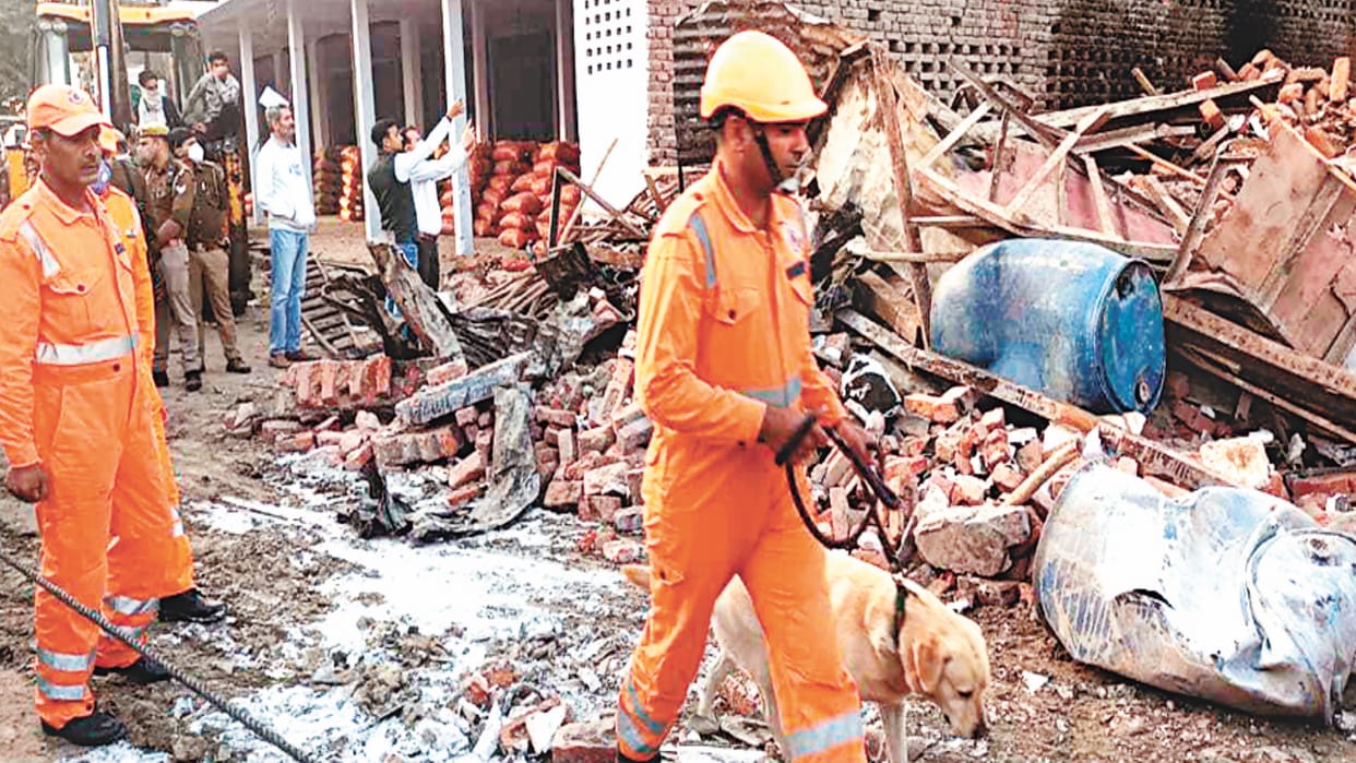 Meerut News Live: team reach factory to remove ammonia gas, read latest news