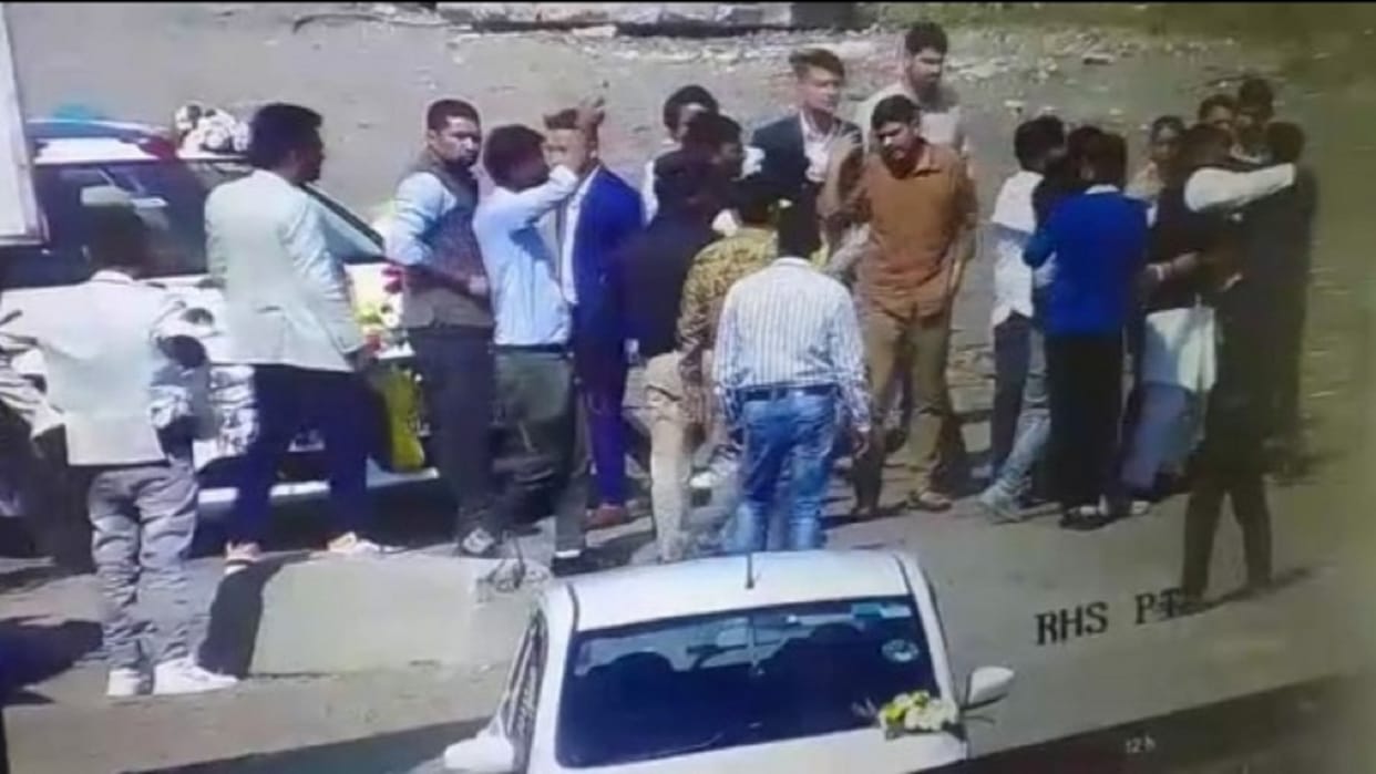Muzaffarnagar News: youths beat up employees of Rohana toll plaza for toll tax