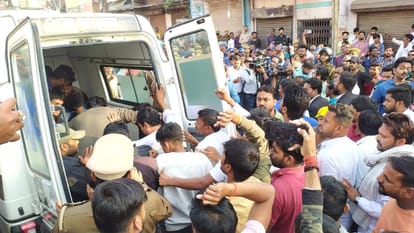 Umesh Pal last rites amid grief and anger, three doctors panel performed PM, videography was done