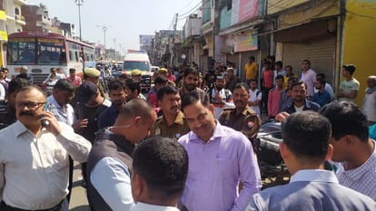 Umesh Pal last rites amid grief and anger, three doctors panel performed PM, videography was done