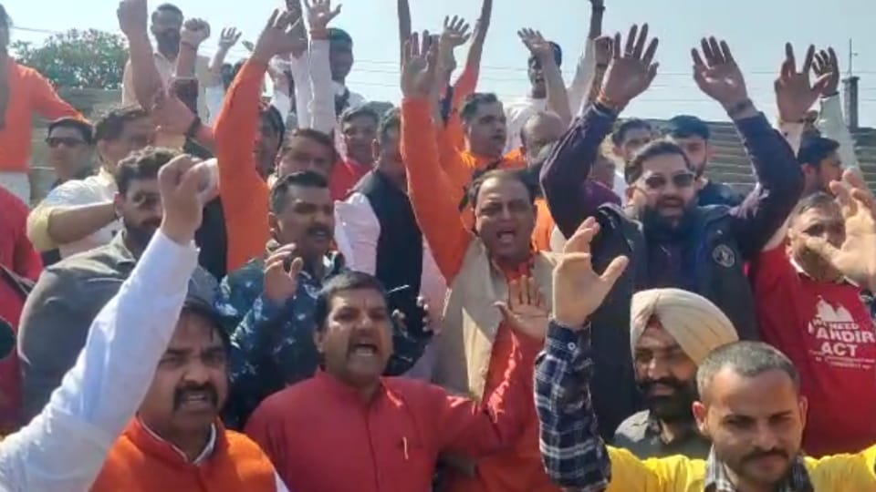 Saffron march taken out by Hindu organizations in Jalandhar