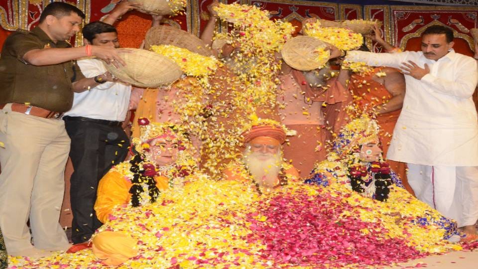 fervor of Holi festival is visible everywhere in Vrindavan at Mathura