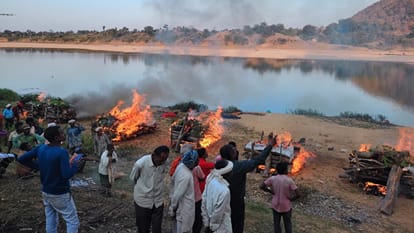 mourning in Chobhra Digvijay Singh village After Sidhi Bus Accident