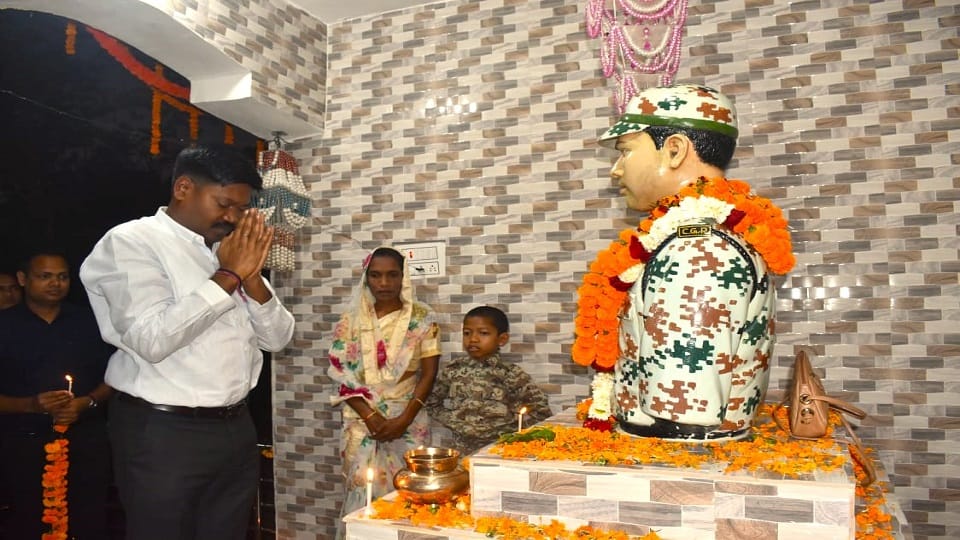 Salute to bravery of Martyr Kaner Singh on second death anniversary in Narayanpur