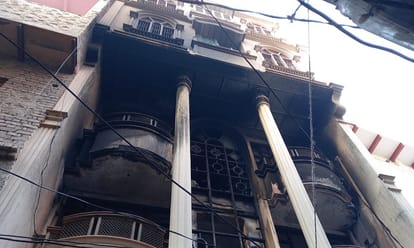 Fierce fire broke out in house of saree businessman in varanasi people saved their lives by jumping