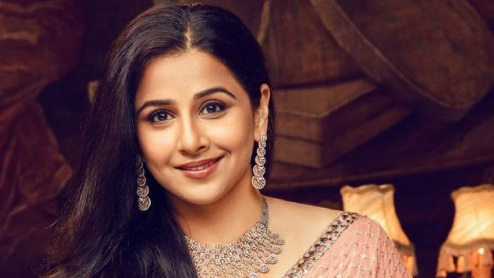 Celebrities who are multilingual know about AmitabhBachchanTaapsee Pannu Deepika Padukonen Kangana Ranaut Asin