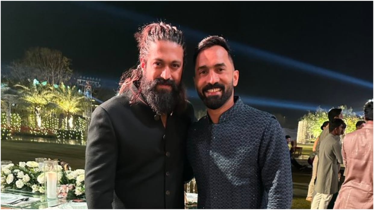 KGF 2 Star Yash Shares photo with Indian Cricketer Dinesh Kartik See picture here