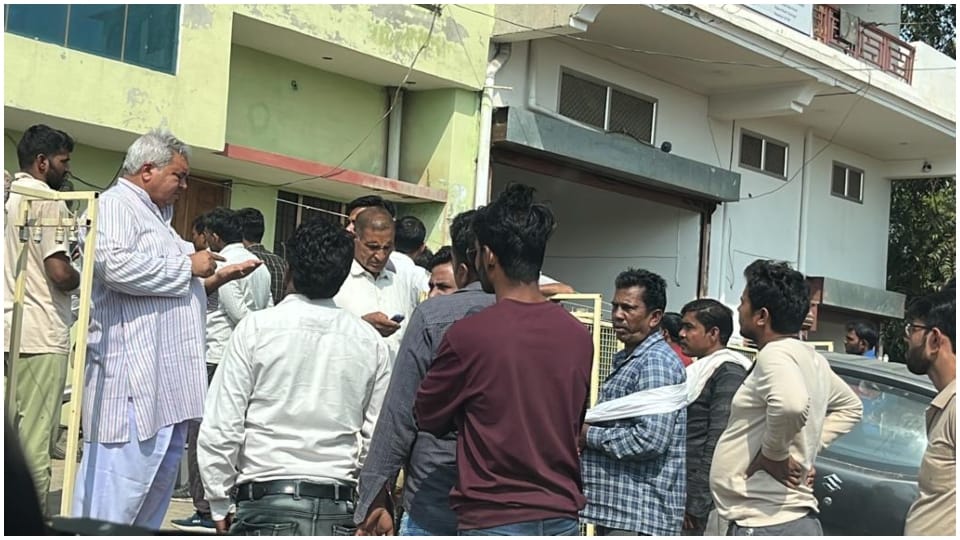 10th class student committed suicide by hanging in home Taranagar Churu