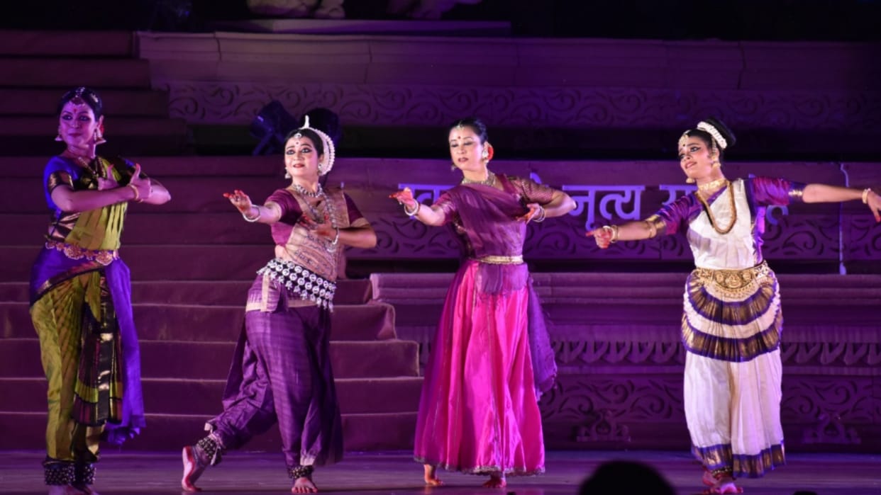 Khajuraho Dance Festival: Tourists from all over the world leave to cherish the splendor of Indian dance art
