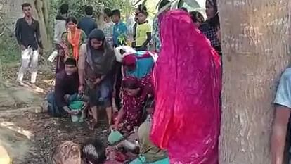 Bihar: मुजफ्फरपुर में ट्रक की टक्कर से पलटा टैंकर, एक घायल; तेल लूटने की मची होड़ तेल लूटने की मची होड़।