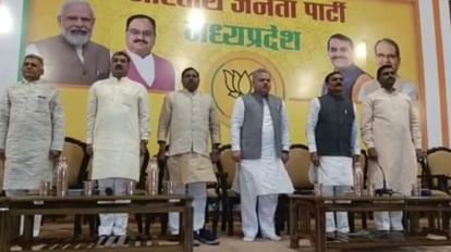 MP News: बीजेपी की बैठक में वंदेमातरम गीत बीच में रोका, कांग्रेस बोली- राष्ट्रगीत का अपमान बीजेपी की बैठक में राष्ट्रगीत के अपमान का कांग्रेस ने लगाया आरोप