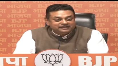 Politics: राहुल को BJP का जवाब, संबित बोले- कांग्रेस ने मान ही लिया कि पहले जम्मू में नहीं लहराता था तिरंगा राहुल के तंज पर भाजपा के संबित पात्रा का आया जवाब।