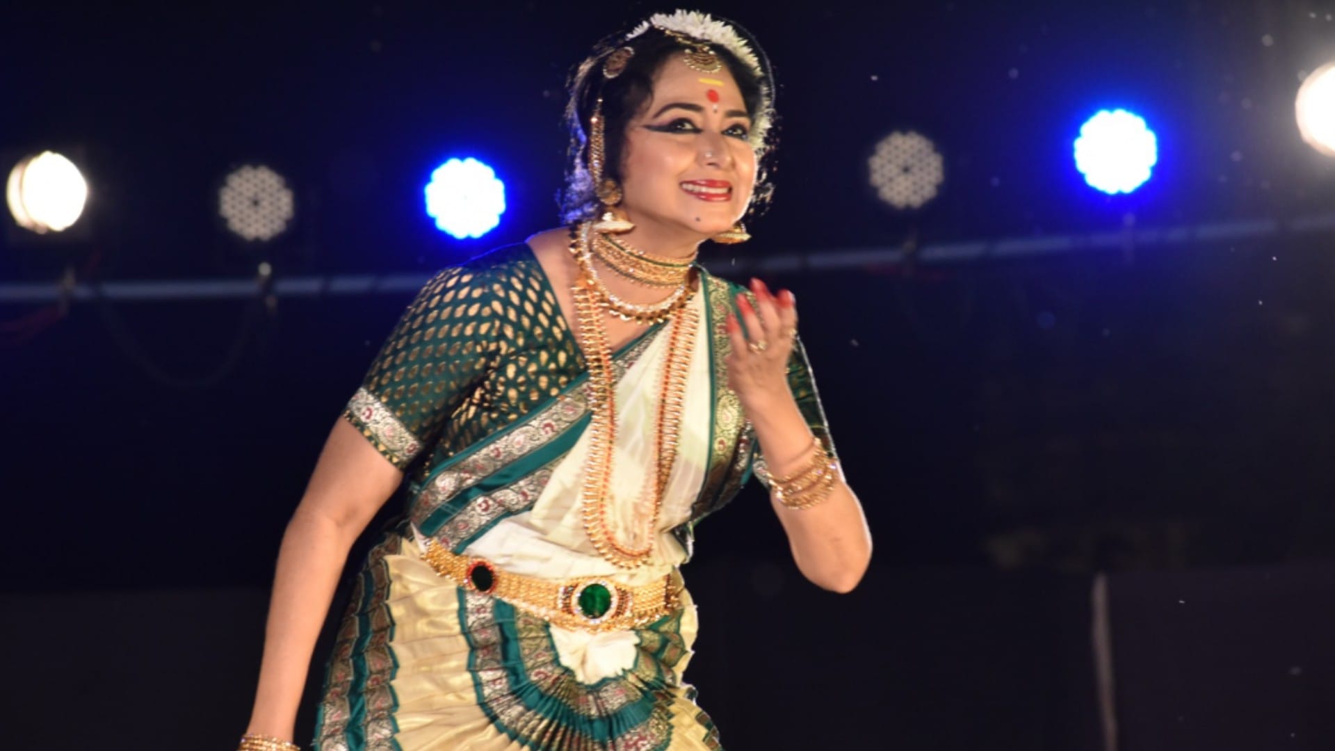 Khajuraho Dance Festival: Tourists from all over the world leave to cherish the splendor of Indian dance art