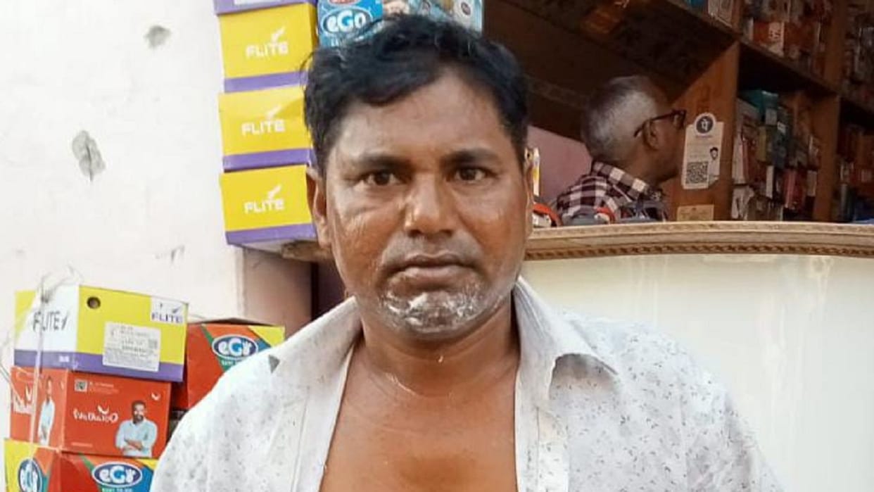Mobile phone battery explodes in Badaun, youth scorched