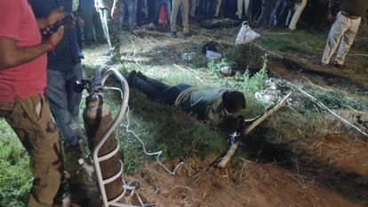 MP News: A three-year-old girl fell into a borewell while playing in Chhatarpur.