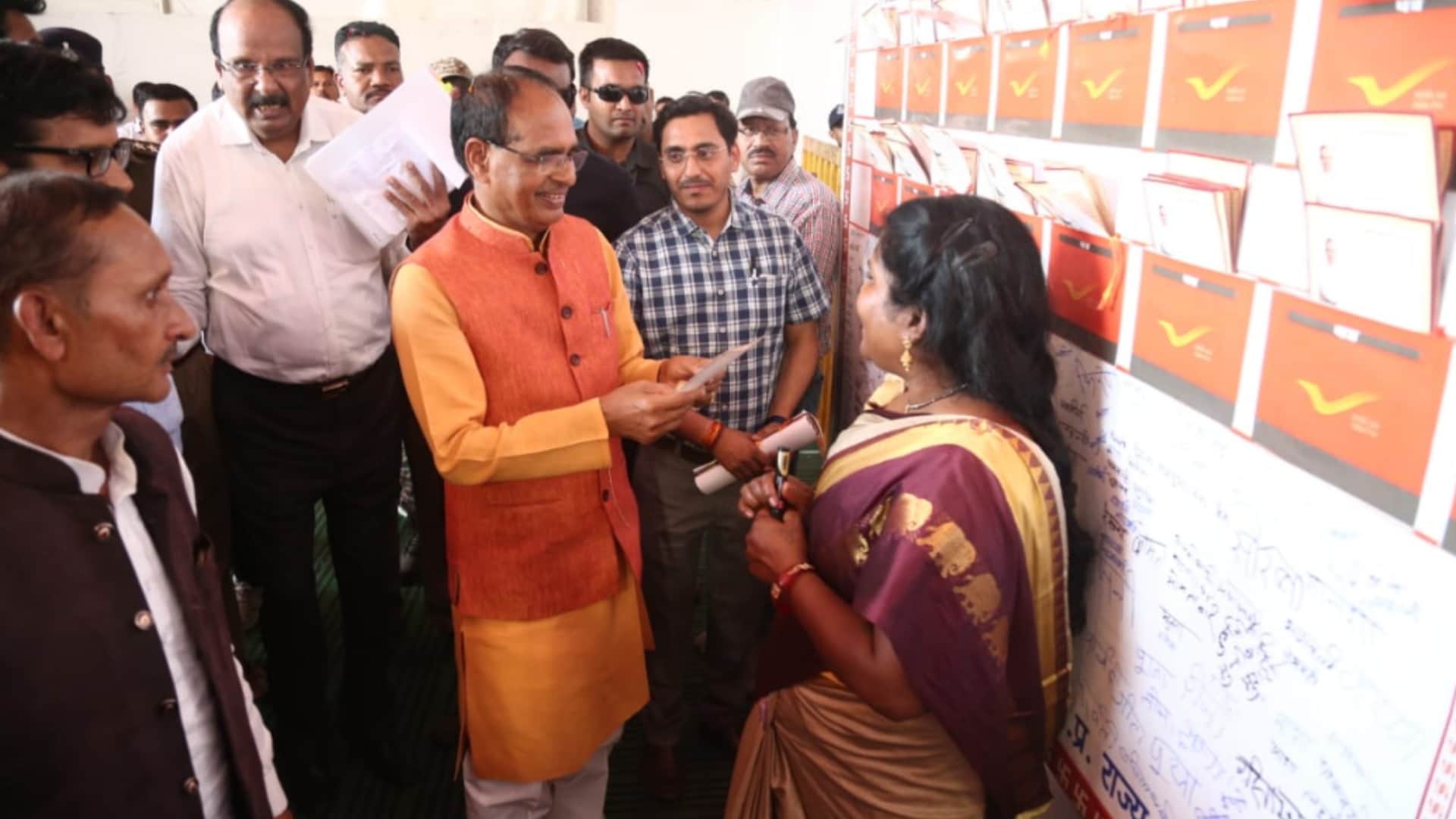 MP News: CM Shivraj arrived in Sehore to give a gift