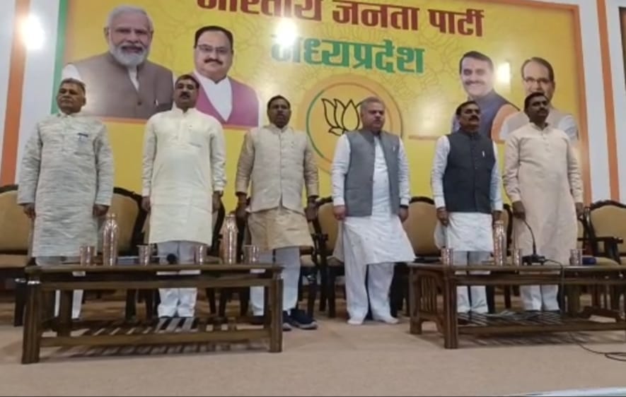 MP News: Vande Mataram Geeta stopped midway in BJP meeting, Congress said – insult to national anthem