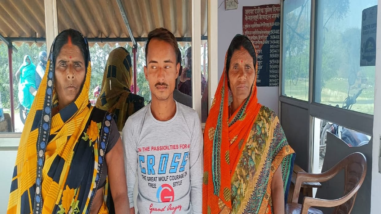 The child who was drowned in the river after snakebite, reached back home deoria
