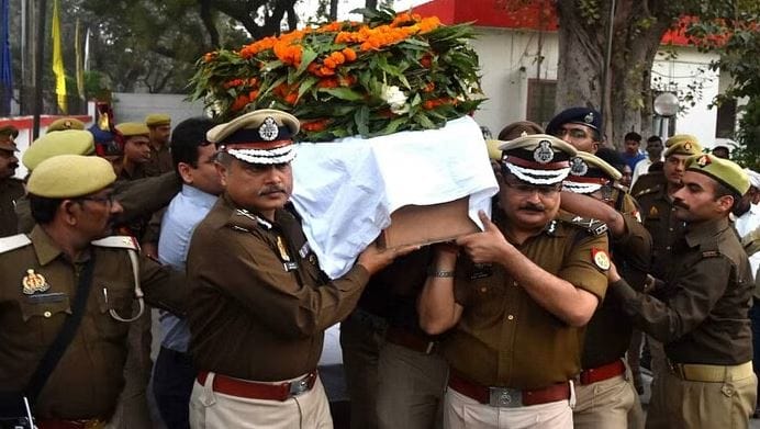 Umesh pal murder Gunner Sandeep Nishad merges in Panchatatva in Azamgarh,