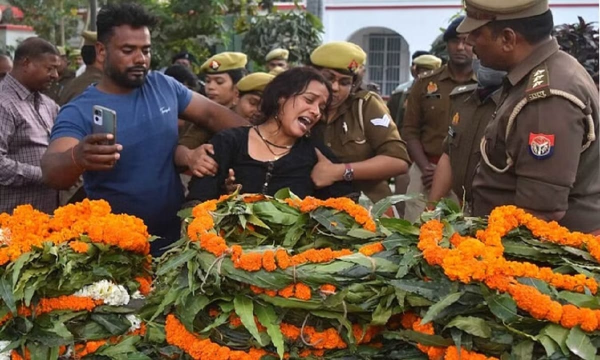 Umesh pal murder Gunner Sandeep Nishad merges in Panchatatva in Azamgarh,