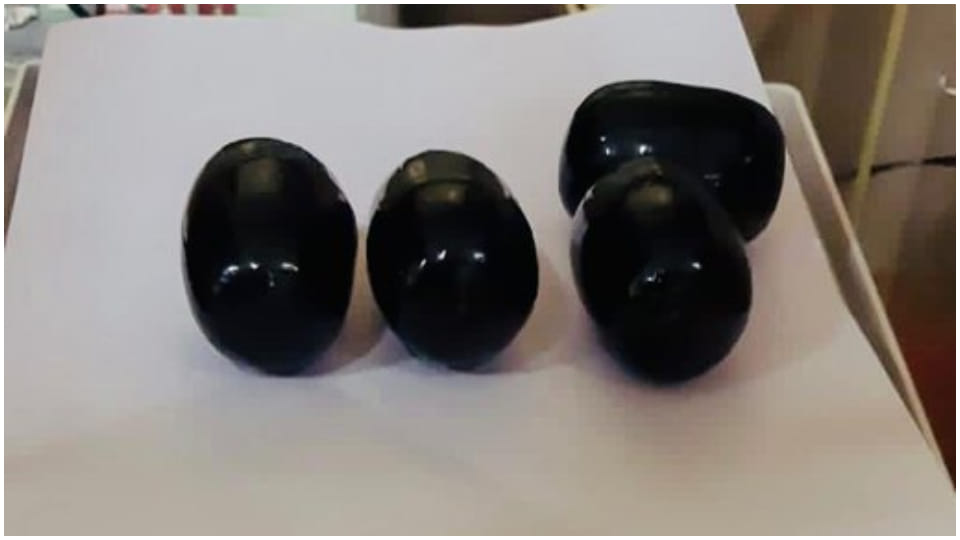 Kerala: Gold capsules found with a passenger coming from Dubai, Customs officials arrested