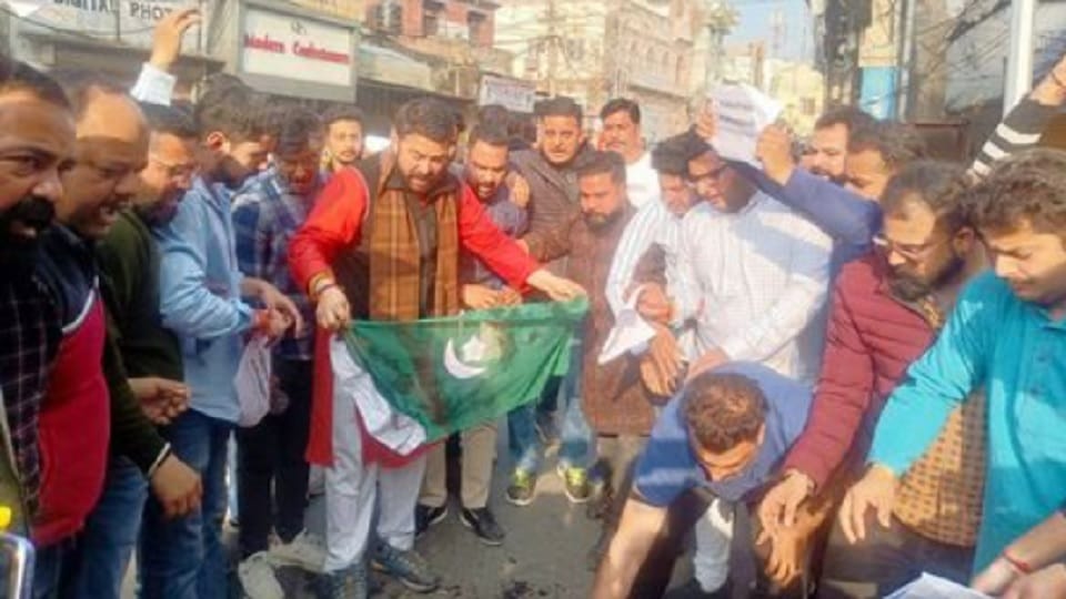 Protest against target killing of Kashmir Pandit, burnt effigies of terrorists