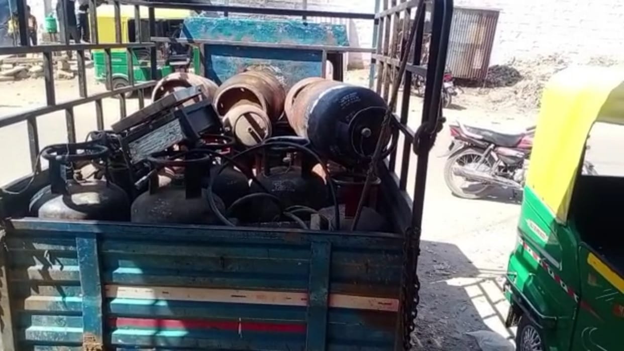 One accused arrested with 23 illegal gas cylinders auto rickshaw in Jodhpur police alert after cylinder blast