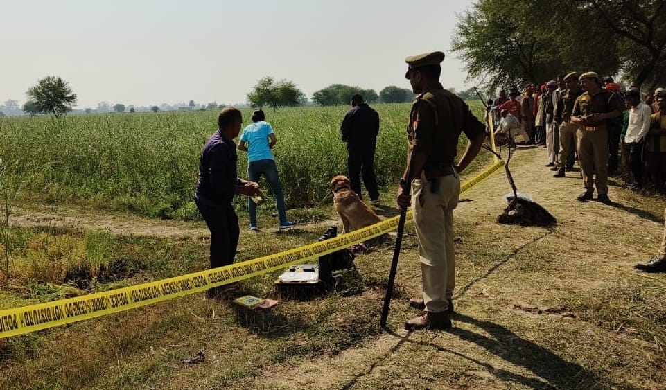 Brutal murder of farmer in Banda, he was hit on the head with an axe, wife said no one had enmity