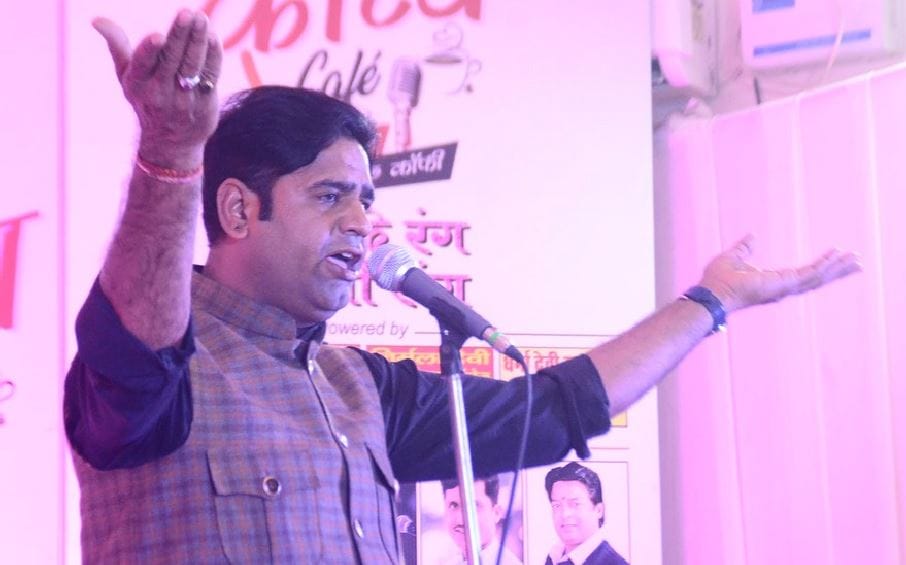 Amar Ujala kavy Cafe in jaunpur colors accumulated by poems of Veer Ras and Holi fun