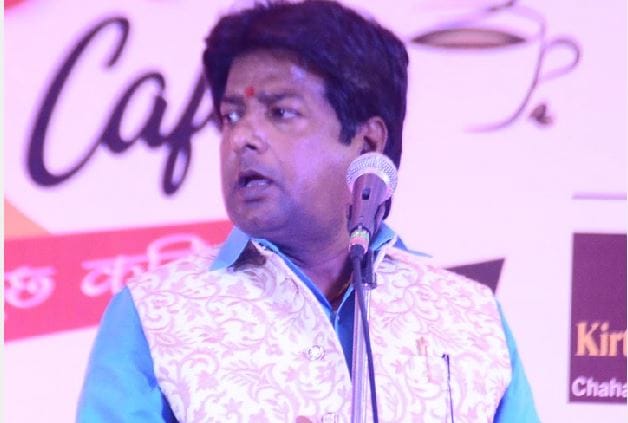 Amar Ujala kavy Cafe in jaunpur colors accumulated by poems of Veer Ras and Holi fun