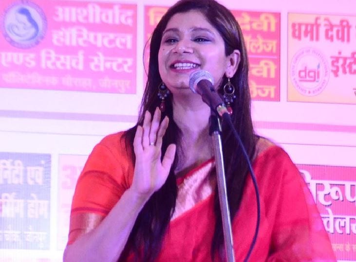 Amar Ujala kavy Cafe in jaunpur colors accumulated by poems of Veer Ras and Holi fun