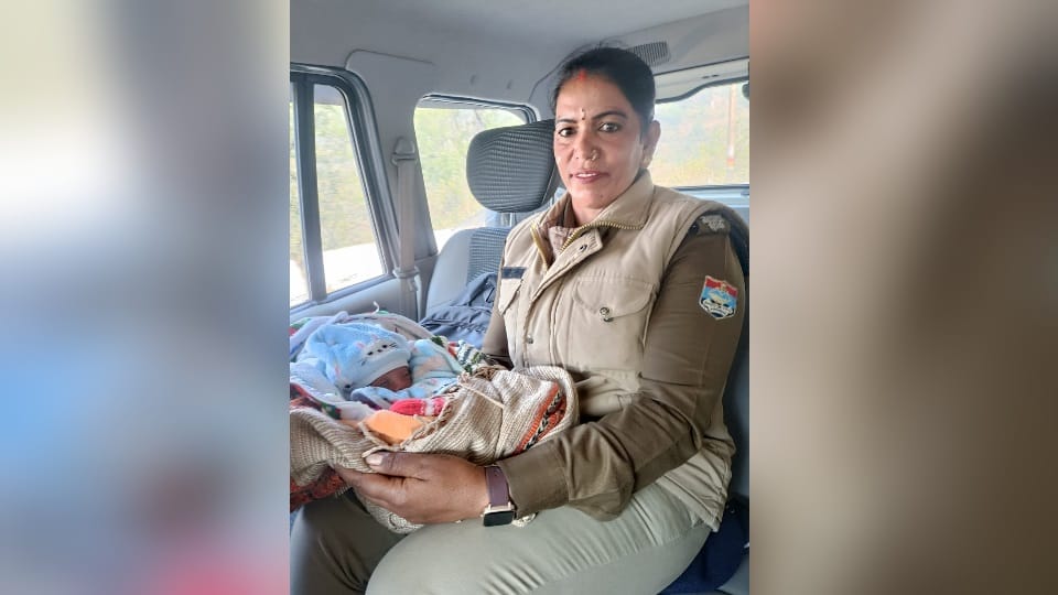 Mussoorie: Newborn Baby girl found on roadside near Kolukhet Police Chowki