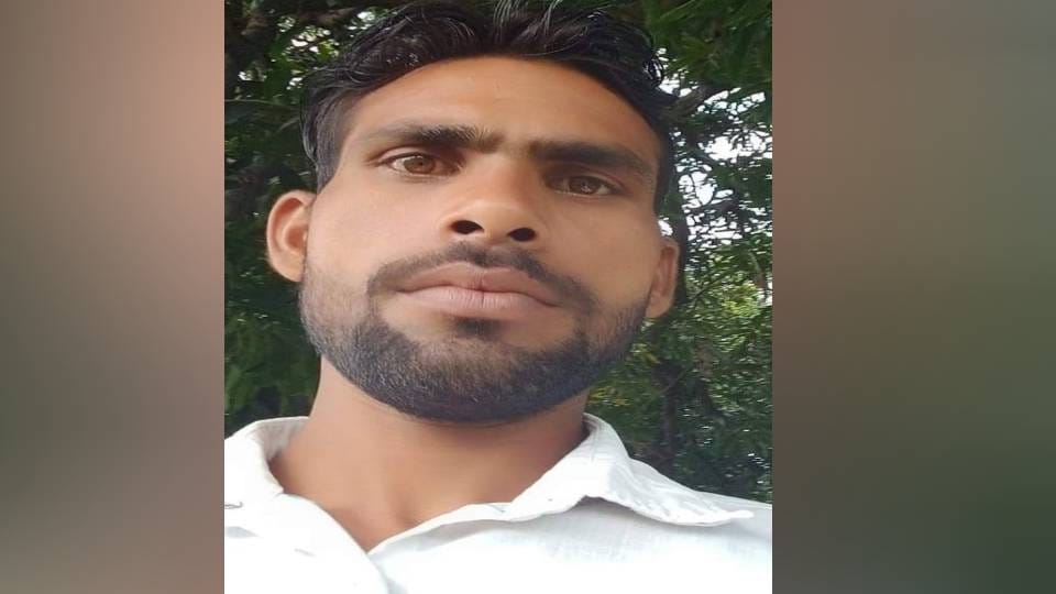 young man returning after distributing cards for his mother death anniversary died in road accident In Etah