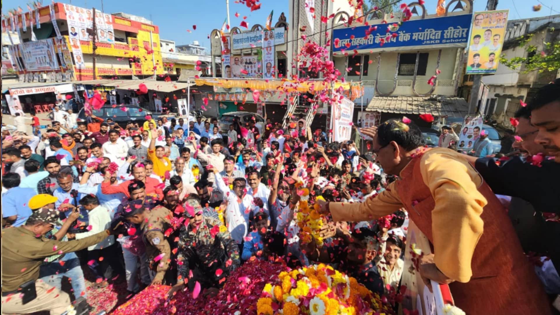 MP News: CM Shivraj arrived in Sehore to give a gift