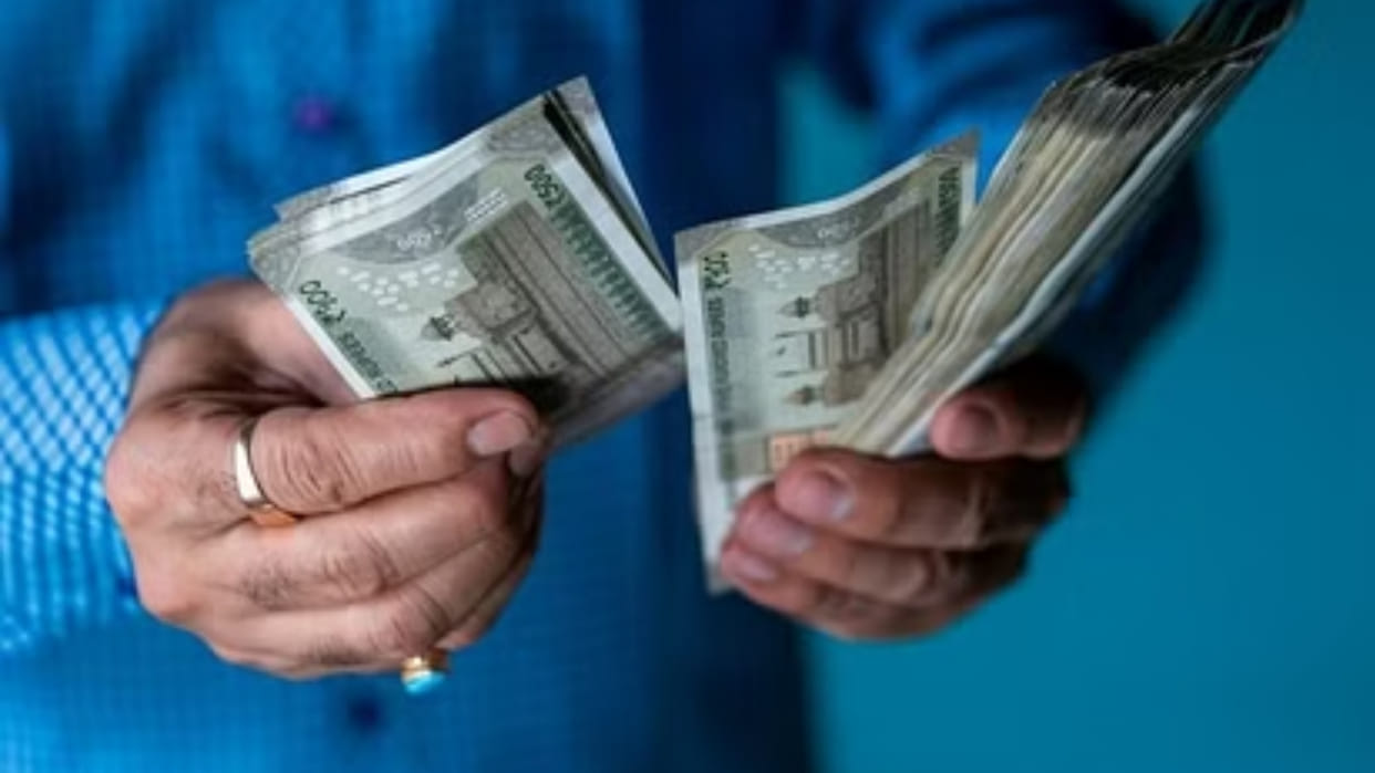 The fraudster impersonated as a bank officer and stole 46 thousand from the student's account