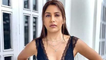 sherdil shergill actress Surabhi Chandana share funny dance video and said she is Available for Shaadi mundans