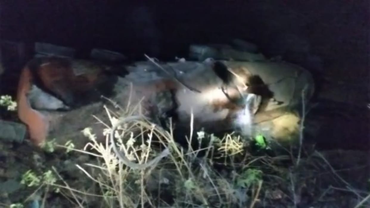 Tanker filled with sulfuric acid overturned due to tire burst in Khargone driver died one seriously injured
