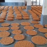 शुद्ध देसी घी का लड्डू बनकर तैयार