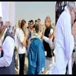 सीएम अतिथियों का स्वागत करते सीएम भूपेश