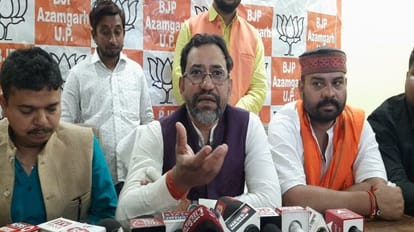 Azamgarh: सांसद निरहुआ प्रेस कॉन्फ्रेंस में भड़के, सरकार से सवाल पूछने वाले पत्रकारों को बताया सपा प्रतिनिधि प्रेस वार्ता करते दिनेश लाल यादव निरहुआ
