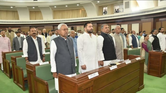 मुख्यमंत्री और उप मुख्यमंत्री समेत विधानमंडल सत्र में दिख रहीं राबड़ी देवी भी।