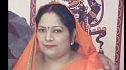 Aligarh News: गवाहों ने बदली हत्या-लूट की कहानी, चारों आरोपियों संग बरी हुए बेटा-बहूरानी कुलदीप वर्मा की पत्नी कंचन वर्मा, जिसकी हुई हत्या