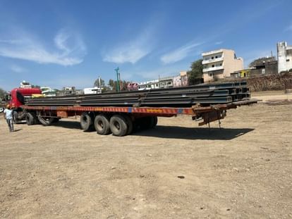 Indore News: इंदौर आईं पटरियों की पहली खेंप, अब रफ्तार पकड़ेगा मेट्रो ट्रेन का काम मेट्रो केे लिए इंदौर आई पटरियां